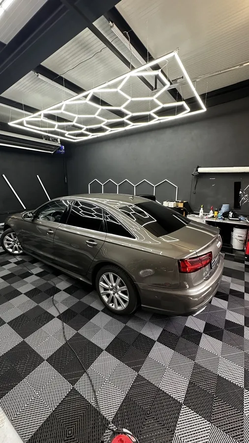 Audi A6 Limousine mit getönten Scheiben