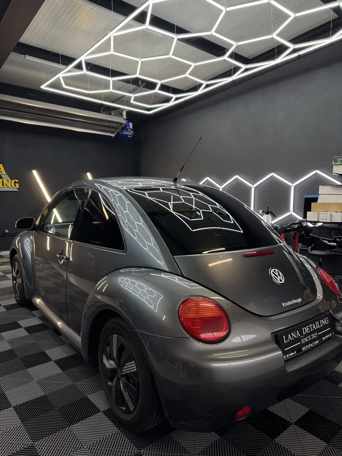 VW Beetle mit getönten Scheiben