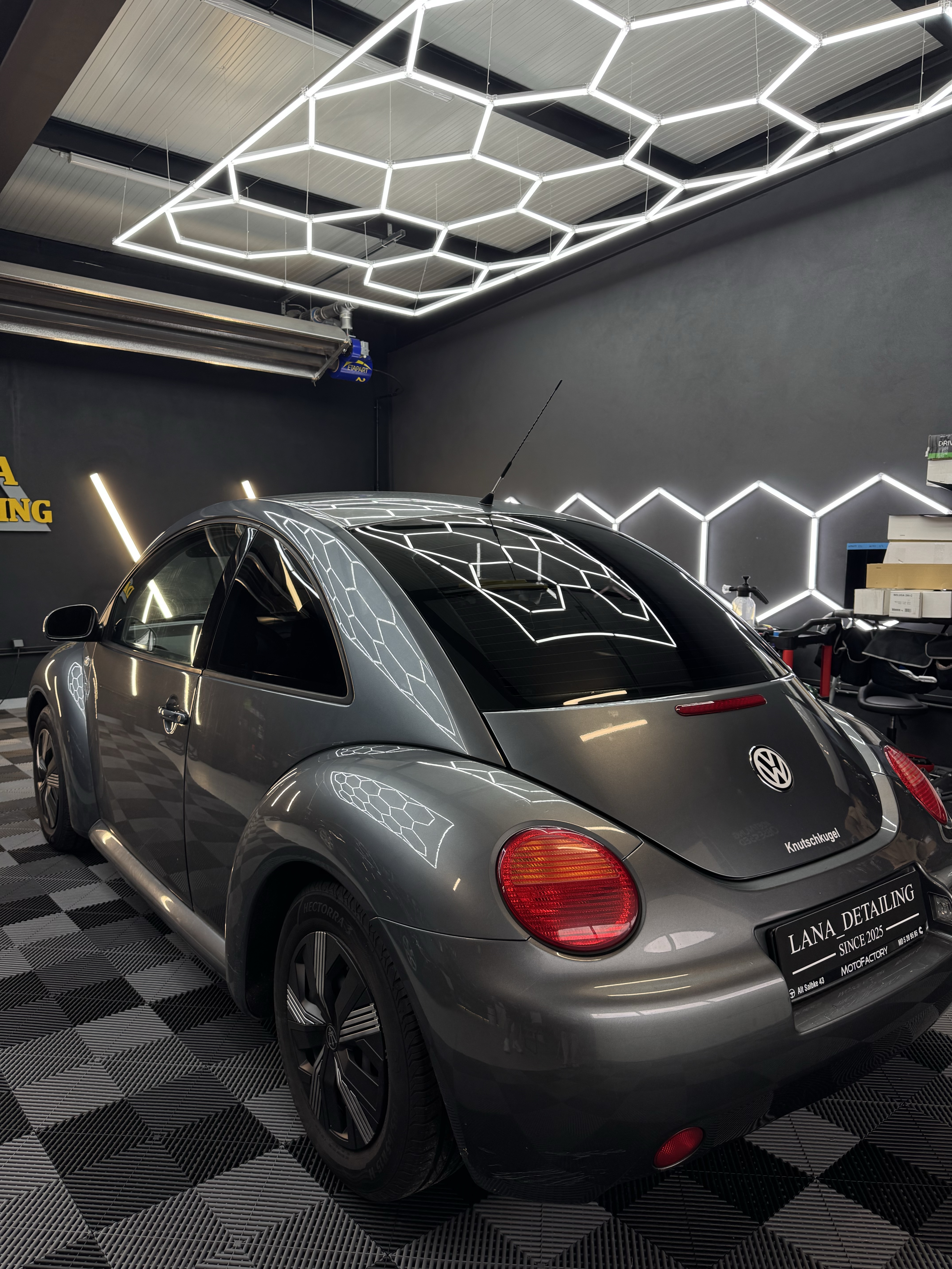 VW Beetle mit getönten Scheiben